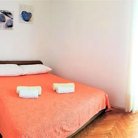 Irena In Apartamento